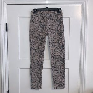 JBRAND FLORAL SKINNY JEANS SIZE 26